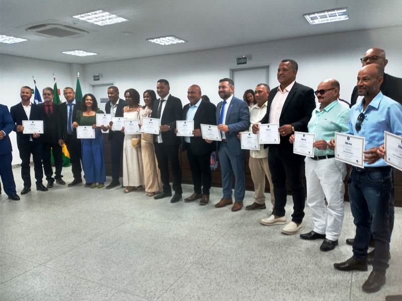 Prefeito eleito de Itapebi Isan Botelho o Vice Mazinho e vereadores são diplomados nesta sexta-feira 13 1 Imagem do WhatsApp de 2024 12 13 as 13.57.34 49691056