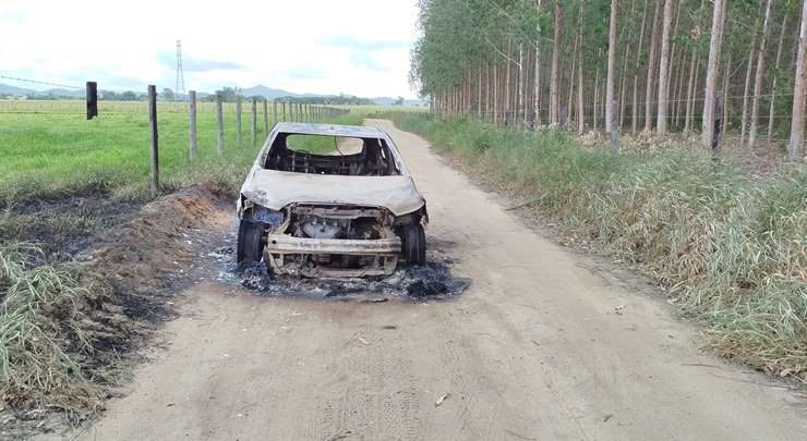 Corpo carbonizado é encontrado dentro de carro incendiado na zona rural nas imediações de Itapebi 5 Imagem do WhatsApp de 2024 12 23 as 09.46.45 002c753a