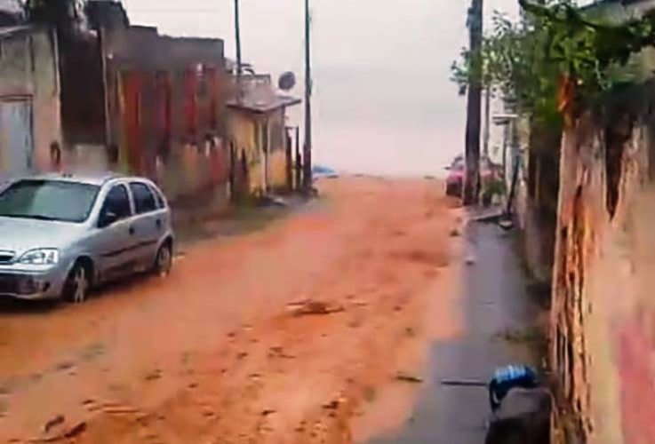 Temporal repentino no sábado surpreende moradores e alaga ruas de Itapebi na Cidade alta e Cidade baixa 9 Imagem do WhatsApp de 2025 01 12 as 09.54.14 3bca02b7