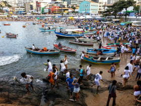 Festa de Iemanjá: Baianos e turistas se reúnem no Rio Vermelho neste domingo (2) 12 1 1