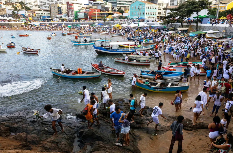 Festa de Iemanjá: Baianos e turistas se reúnem no Rio Vermelho neste domingo (2) 1 1 1