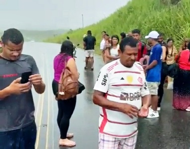 Itapebiense estava em ônibus que tombou na BA-680 entre Potiraguá e Gurapá Mirim ; Veja Video 4 Screenshot 20250217 103107 Video Player