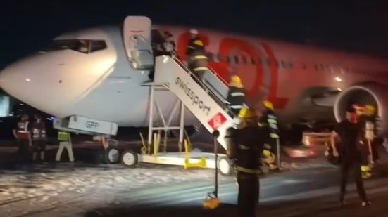 Avião da Gol durante decolagem no Galeão colide com carro de manutenção 4 aviao gol colisao veiculo galeao rio reproducao video widemd