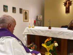 Papa Francisco Celebra Missa e Segue em Tratamento Médico no Vaticano 21 1 46