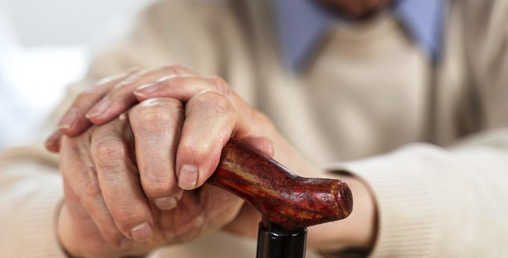 Combate à violência contra idosos: propostas para aumentar punições. 27 1 94