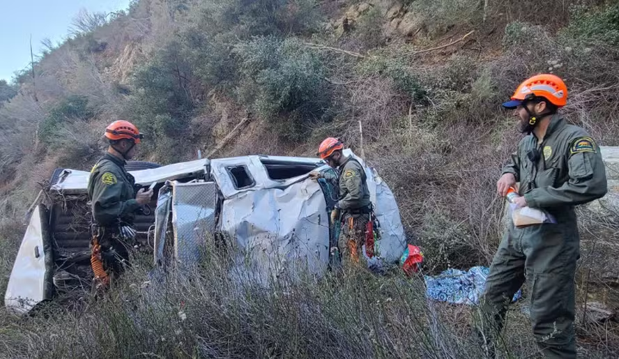 Mulher sofre acidente e sobrevive após ficar seis dias presa em carro 1 2 16