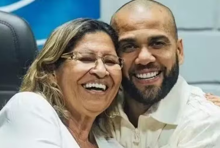 Mãe de Daniel Alves comemora absolvição do filho na Justiça: ‘Obrigado meu Deus’ 20 3 10
