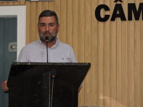 Prefeito de Itapebi Isan Botelho, na 7ª sessão Ordinária faz visita de cortesia à Câmara Municipal 3 DSCN0506