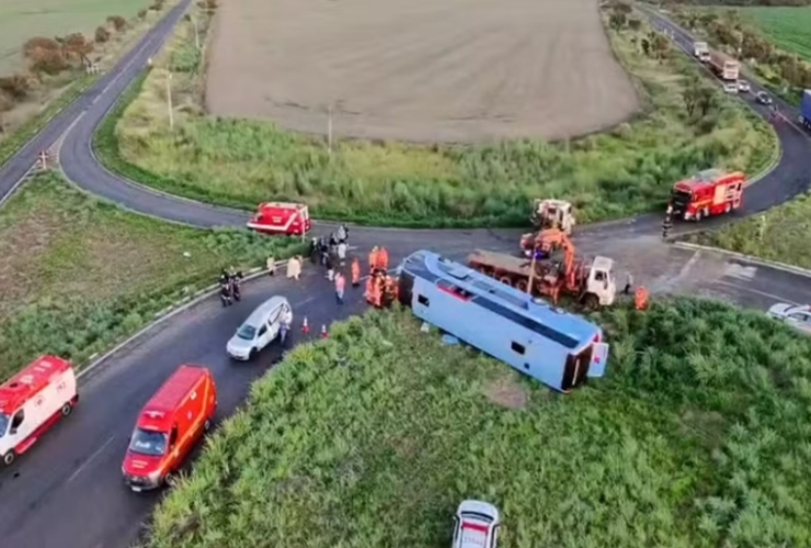 Acidente na MG-223: Ônibus tomba e deixa 10 mortos e dezenas de feridos em Minas Gerais 24 1 16