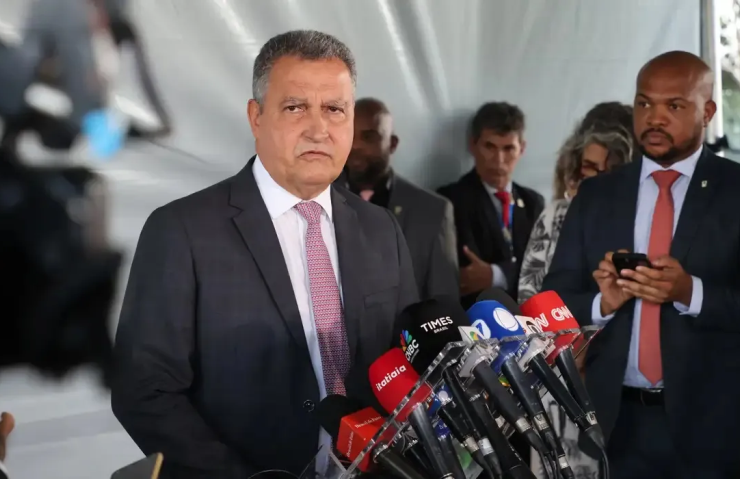 “Buscando uma solução”, diz Rui após suspensão das obras da Fiol 12 1 4