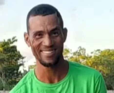 Ambulante morre após ser atingido por galho de árvore na Bahia 2 1 41