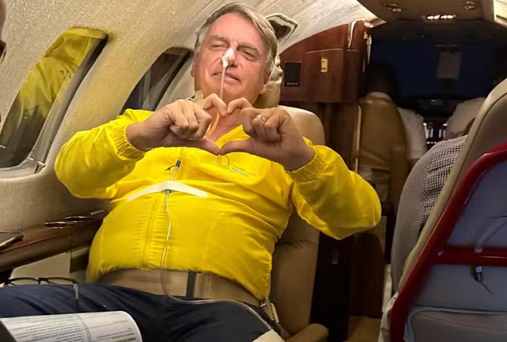 Bolsonaro passa por cirurgia em Brasília, e equipe médica prevê procedimento extenso 12 2 17