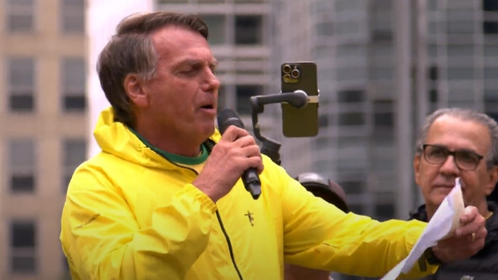 O que Bolsonaro disse em inglês durante manifestação na Avenida Paulista? 1 2 8