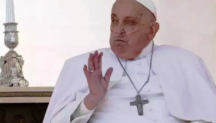 Papa Francisco faz aparição surpresa no Domingo de Ramos e saúda fiéis no Vaticano 9 4 4