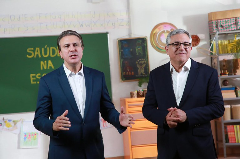 Ministros da Educação e da Saúde falam em rede nacional sobre vacinação nas escolas 4 5 2