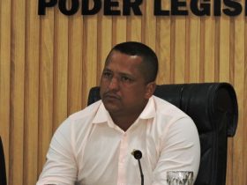 Câmara de Itapebi discute Plano de Carreira da Educação e encaminha projeto às comissões 28 DSCN0547