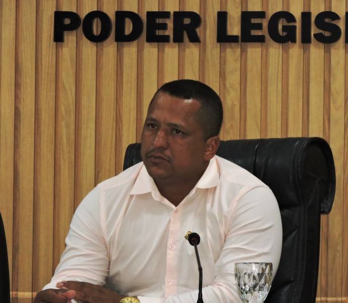 Câmara de Itapebi discute Plano de Carreira da Educação e encaminha projeto às comissões 1 DSCN0547