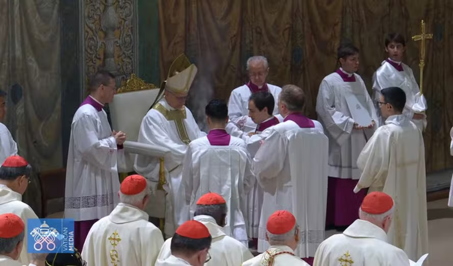 "Esforço Missionário" Contínuo é Essencial, Afirma Papa Leão XIV 1 002 3
