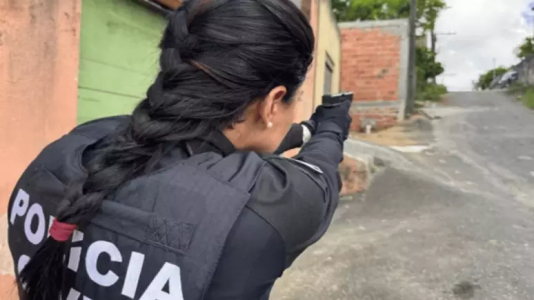 Um pastor de igreja evangélica foi detido sob suspeita de estuprar uma adolescente com deficiência intelectual na Bahia. 5 002 4