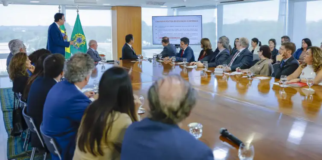 MEC proíbe cursos EaD de medicina, direito e odontologia 4 002 9