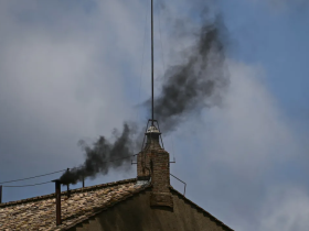 Fumaça preta: Papa não é eleito na manhã do segundo dia de conclave 15 1 15