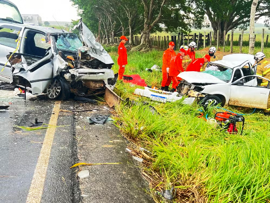 Quatro vidas perdidas em trágico acidente automobilístico na Bahia. 9 1 18