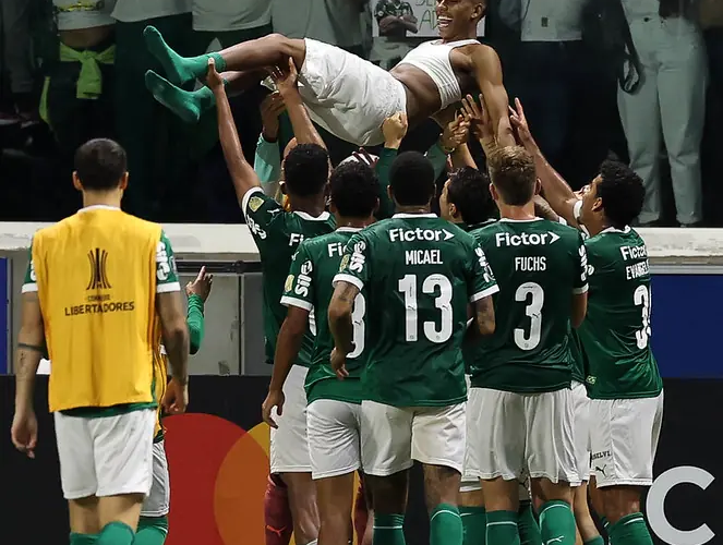 "Espero que seja um até logo": Estêvão emocionado em despedida do Palmeiras. 21 1 52