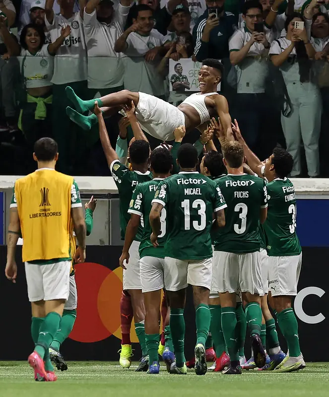 "Espero que seja um até logo": Estêvão emocionado em despedida do Palmeiras. 1 1 52