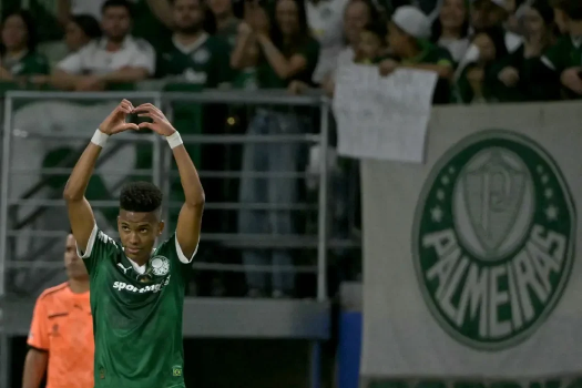 "Espero que seja um até logo": Estêvão emocionado em despedida do Palmeiras. 4 2 28