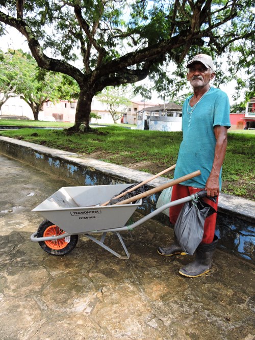Dia do Gari: Profissionais que geram qualidade de vida com uma cidade mais limpa 4 DSCN0760 1