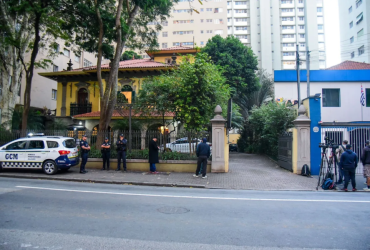 Francisco Cuoco: fãs e familiares se despedem em velório do ator 12 01 12