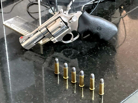 Agente Penitenciário é Preso em Eunápolis por Porte Ilegal de Arma em Bar 1 1 1