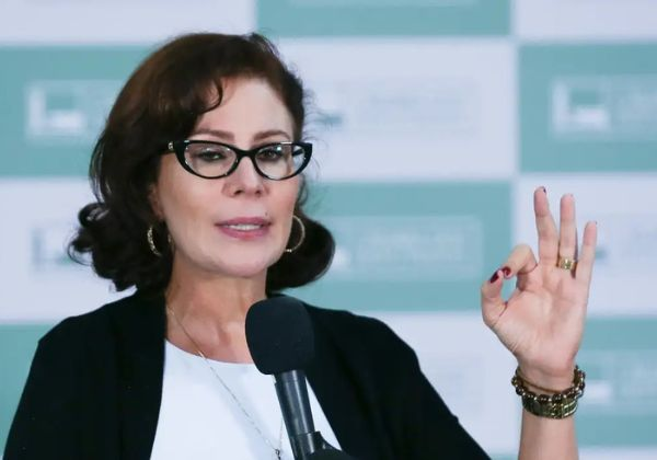 Extradição de Carla Zambelli: Pedido protocolado na embaixada do Brasil em Roma 4 1 28