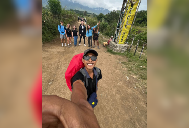 Corpo de brasileira morta em vulcão na Indonésia é içado e levado até base 24 1 63