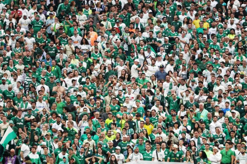 Torcida do Palmeiras protagoniza espetáculo no Mundial com festa financiada por vaquinha 4 2 18