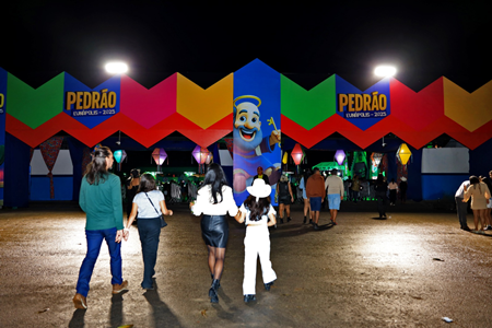 Governador Presente na Abertura do Pedrão 2025: 20 Anos de Tradição em Eunápolis 7 3 18