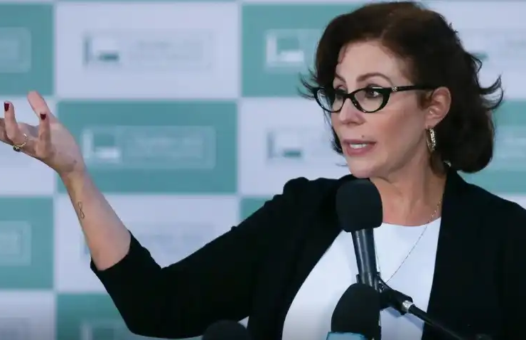 Extradição de Carla Zambelli: Pedido protocolado na embaixada do Brasil em Roma 17 3 8