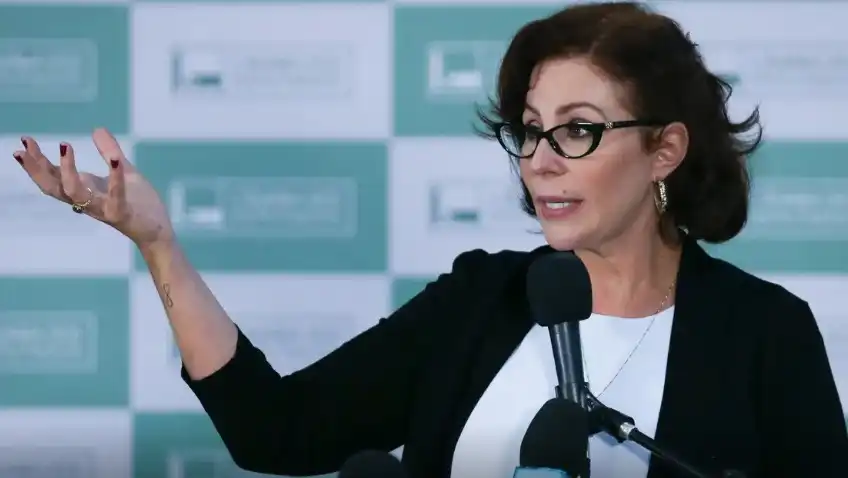 Extradição de Carla Zambelli: Pedido protocolado na embaixada do Brasil em Roma 1 3 8