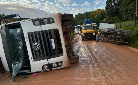 Comunidade de Santa Maria Eterna, no limite com desvios precários na Ponte do Jequitinhonha em Itapebi 4 4