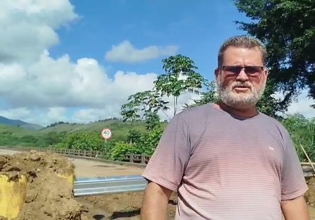 Ex-prefeito Peba promete reabrir ponte do Jequitinhonha caso governo permaneça inerte 1 Video do WhatsApp de 2025 05 22 as 10.41.21 b0d7bb6e frame at 0m2s