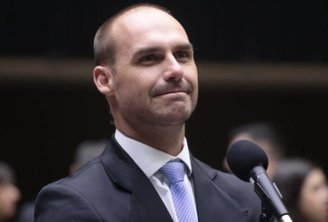 Com aval de Trump, Eduardo Bolsonaro ameaça Ministro Moraes. 30 01 5