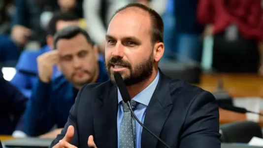 Com aval de Trump, Eduardo Bolsonaro ameaça Ministro Moraes. 4 02 1