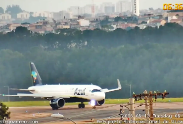 Voo da Azul Realiza Pouso de Emergência em Recife Após Problema de Saúde com Piloto 32 1 61