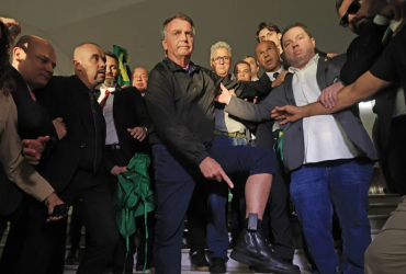 Moraes espera manifestação da defesa para decidir sobre prisão de Bolsonaro 18 2 27