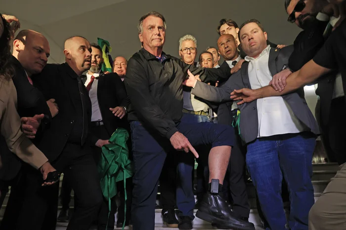 Moraes espera manifestação da defesa para decidir sobre prisão de Bolsonaro 1 2 27
