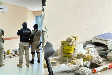 Polícias Civil e Militar deflagram Operação Navalha contra facção ligada ao Comando Vermelho em Eunápolis 29 3 15