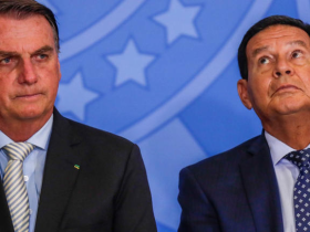 Em entrevista a site Bolsonaro classifica fala de Mourão sobre Trump como "lamentável" 15 3 6