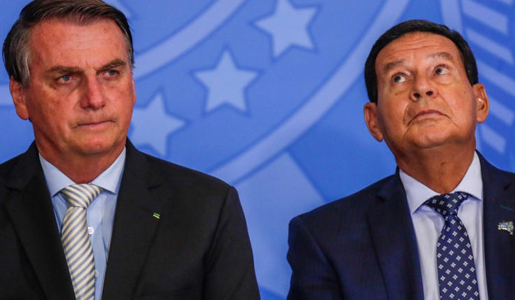 Em entrevista a site Bolsonaro classifica fala de Mourão sobre Trump como "lamentável" 6 3 6