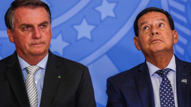 Em entrevista a site Bolsonaro classifica fala de Mourão sobre Trump como "lamentável" 1 3 6