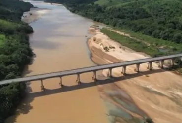 Fim da agonia: Ministro dá sinal verde e assina a ordem de serviço para a nova ponte sobre o Rio Jequitinhonha, em Itapebi 18 7 1